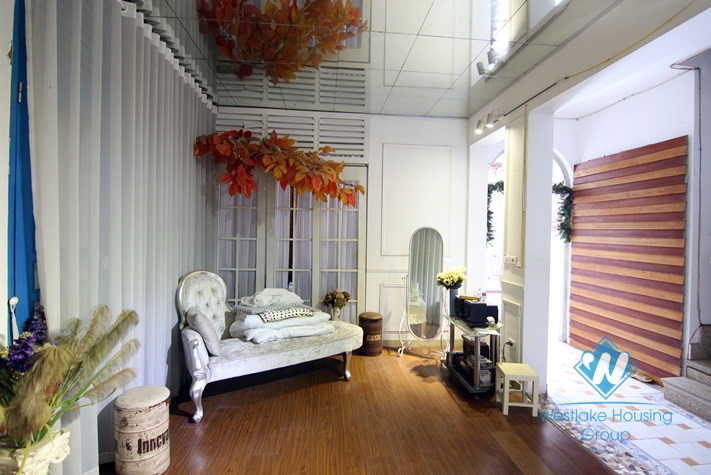 Lakeside colonial villa with lots of characters for rent in Tay Ho